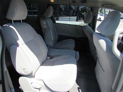 2017 Toyota Sienna LE 8-Passenger - Photo 27 - Dublin, CA 94568