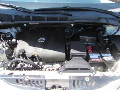 2017 Toyota Sienna LE 8-Passenger - Photo 34 - Dublin, CA 94568