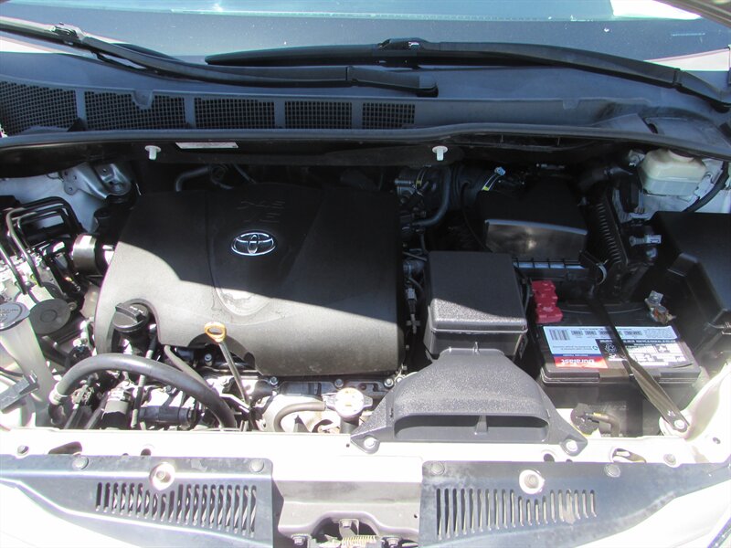 2017 Toyota Sienna LE 8-Passenger - Photo 34 - Dublin, CA 94568