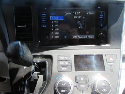 2017 Toyota Sienna LE 8-Passenger - Photo 17 - Dublin, CA 94568