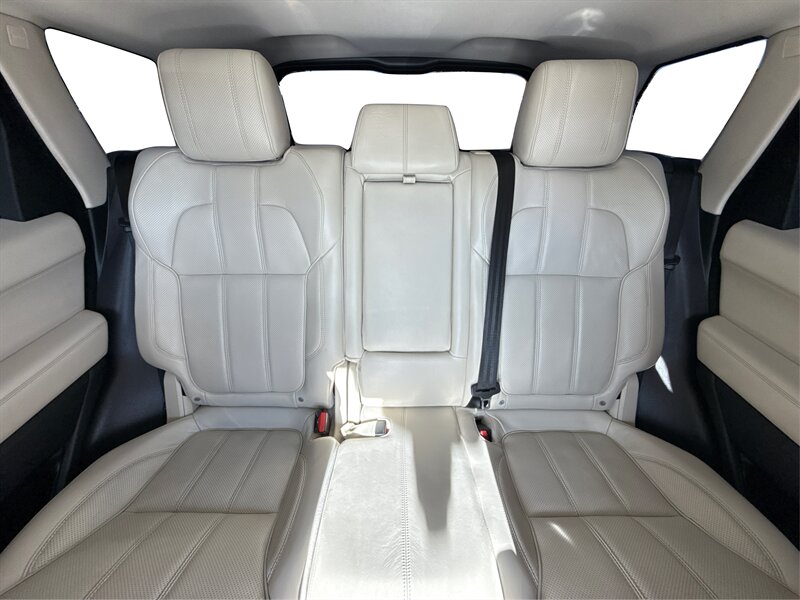 2014 Land Rover Range Rover Sport HSE photo 3