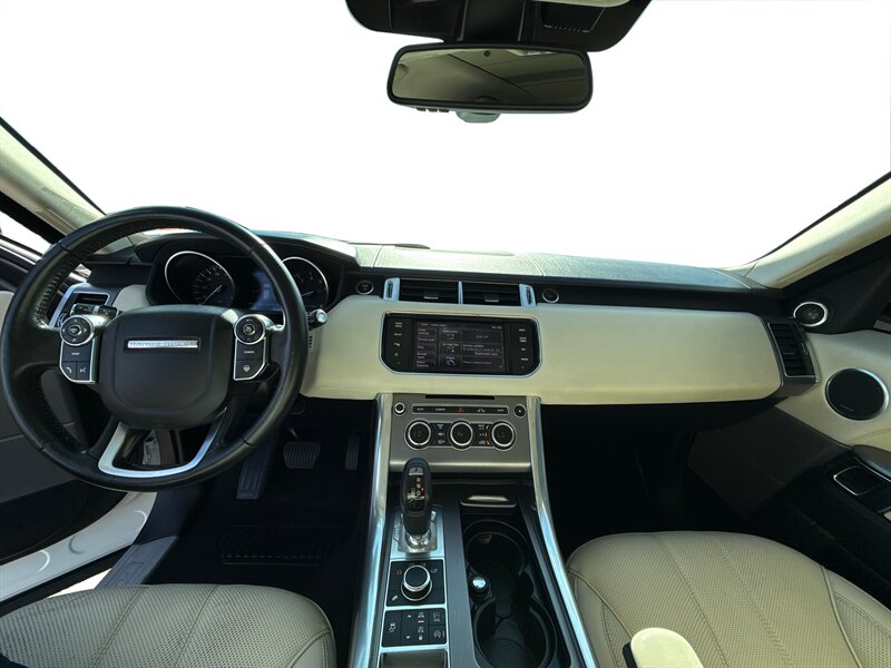 2014 Land Rover Range Rover Sport HSE photo 2