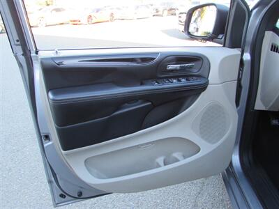 2019 Dodge Grand Caravan SXT   - Photo 5 - Dublin, CA 94568