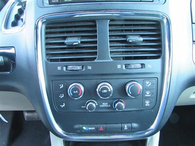 2019 Dodge Grand Caravan SXT   - Photo 13 - Dublin, CA 94568