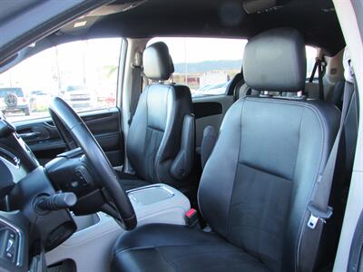 2019 Dodge Grand Caravan SXT   - Photo 6 - Dublin, CA 94568