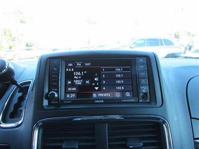 2019 Dodge Grand Caravan SXT   - Photo 12 - Dublin, CA 94568