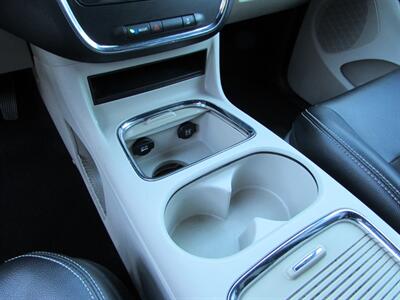 2019 Dodge Grand Caravan SXT   - Photo 14 - Dublin, CA 94568