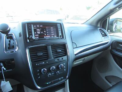 2019 Dodge Grand Caravan SXT   - Photo 11 - Dublin, CA 94568