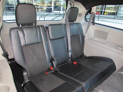 2019 Dodge Grand Caravan SXT   - Photo 21 - Dublin, CA 94568