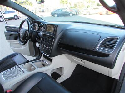 2019 Dodge Grand Caravan SXT   - Photo 24 - Dublin, CA 94568