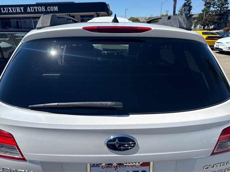 2013 Subaru Outback 3.6R Limited photo 24