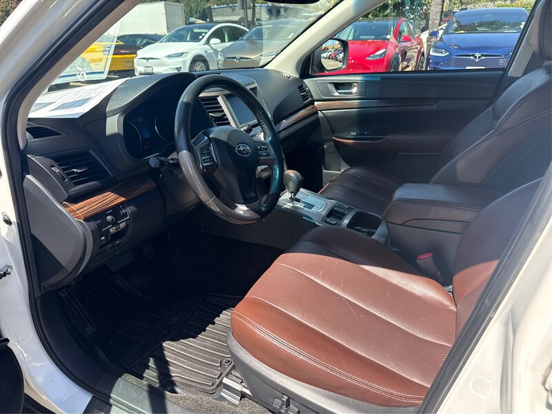 2013 Subaru Outback 3.6R Limited photo 9