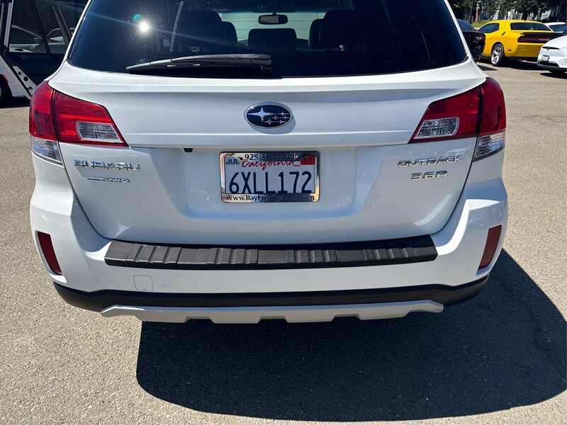 2013 Subaru Outback 3.6R Limited photo 23
