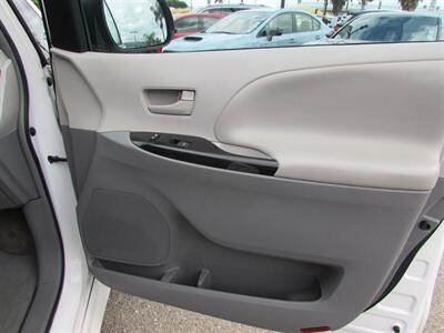 2013 Toyota Sienna LE 8-Passenger   - Photo 28 - Dublin, CA 94568
