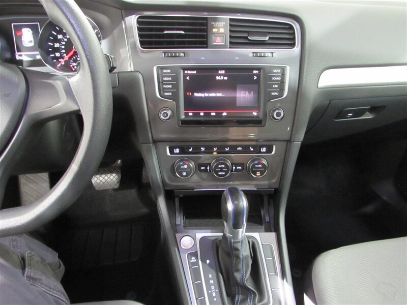 2016 Volkswagen e-Golf SE   - Photo 38 - Dublin, CA 94568