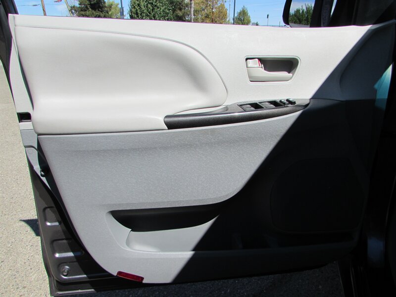 2012 Toyota Sienna LE 8-Passenger - Photo 20 - Dublin, CA 94568