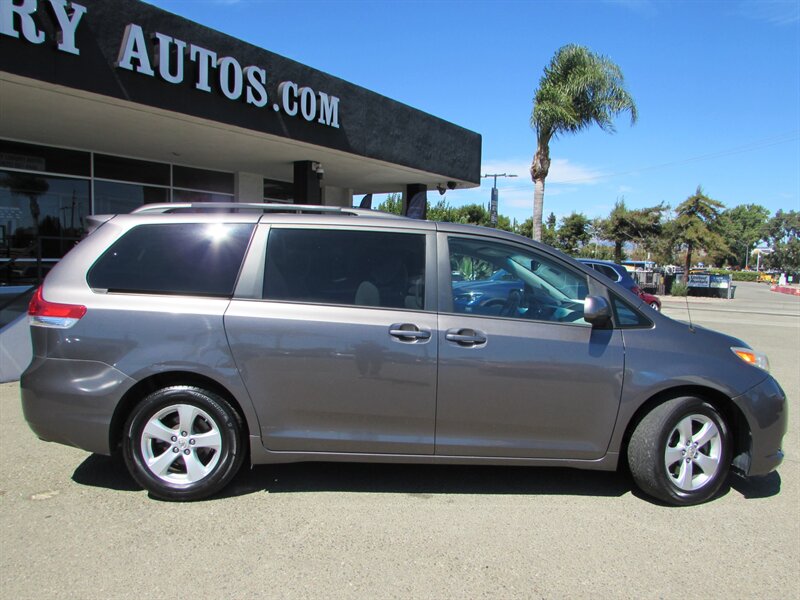 2012 Toyota Sienna LE 8-Passenger - Photo 8 - Dublin, CA 94568