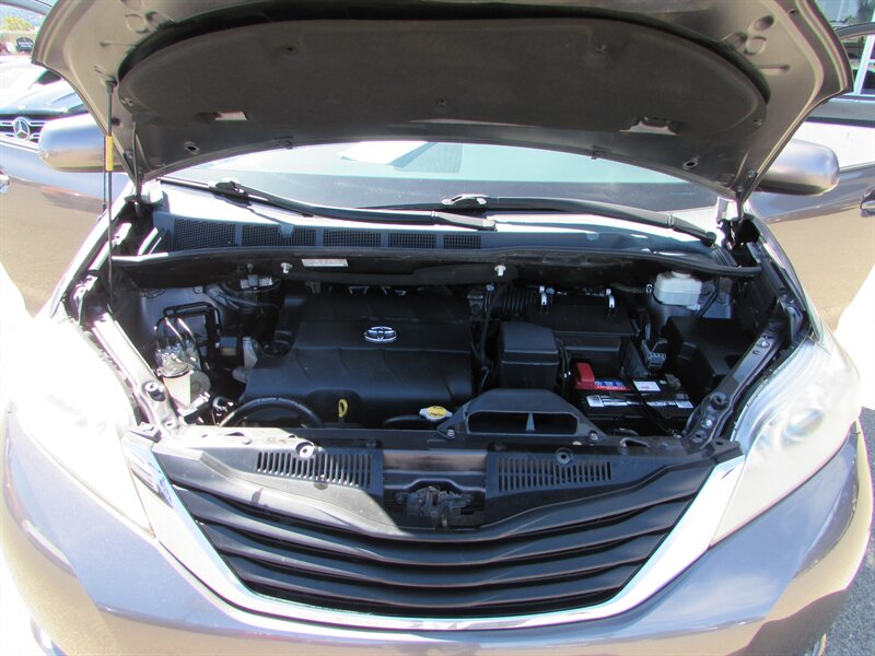 2012 Toyota Sienna LE 8-Passenger - Photo 31 - Dublin, CA 94568