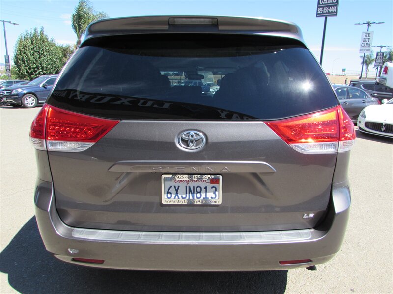 2012 Toyota Sienna LE 8-Passenger - Photo 6 - Dublin, CA 94568