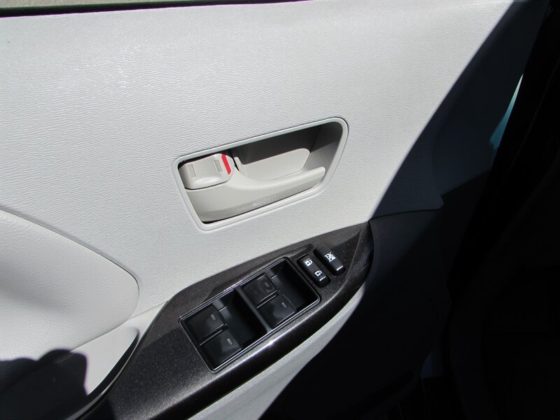 2012 Toyota Sienna LE 8-Passenger - Photo 21 - Dublin, CA 94568