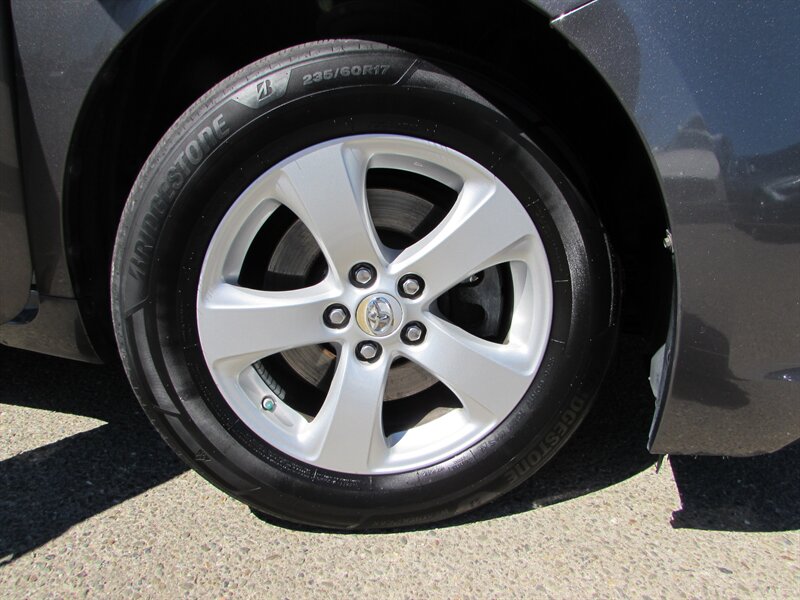 2012 Toyota Sienna LE 8-Passenger - Photo 28 - Dublin, CA 94568