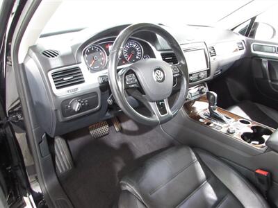 2016 Volkswagen Touareg VR6 Lux   - Photo 30 - Dublin, CA 94568