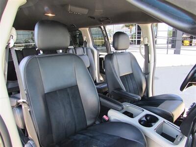 2017 Dodge Grand Caravan SXT   - Photo 34 - Dublin, CA 94568