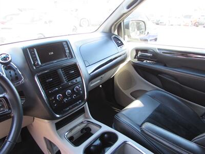 2017 Dodge Grand Caravan SXT   - Photo 18 - Dublin, CA 94568