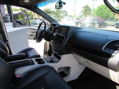 2017 Dodge Grand Caravan SXT   - Photo 33 - Dublin, CA 94568