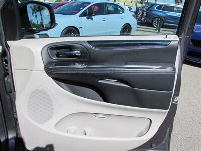 2017 Dodge Grand Caravan SXT   - Photo 32 - Dublin, CA 94568