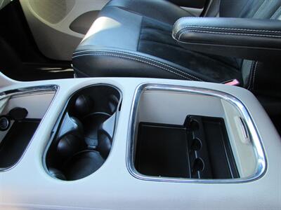 2017 Dodge Grand Caravan SXT   - Photo 24 - Dublin, CA 94568