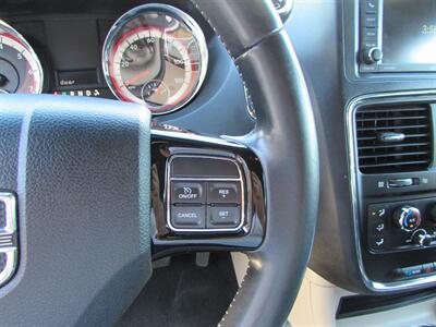 2017 Dodge Grand Caravan SXT   - Photo 15 - Dublin, CA 94568