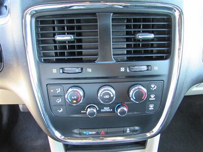 2017 Dodge Grand Caravan SXT   - Photo 21 - Dublin, CA 94568