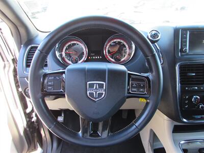 2017 Dodge Grand Caravan SXT   - Photo 14 - Dublin, CA 94568