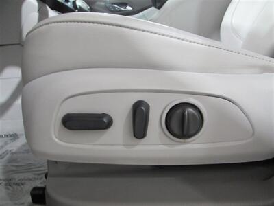 2023 GMC Acadia SLT   - Photo 10 - Dublin, CA 94568