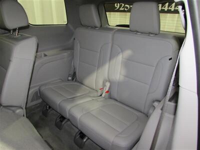2023 GMC Acadia SLT   - Photo 27 - Dublin, CA 94568