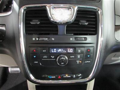 2014 Chrysler Town & Country Touring   - Photo 15 - Dublin, CA 94568