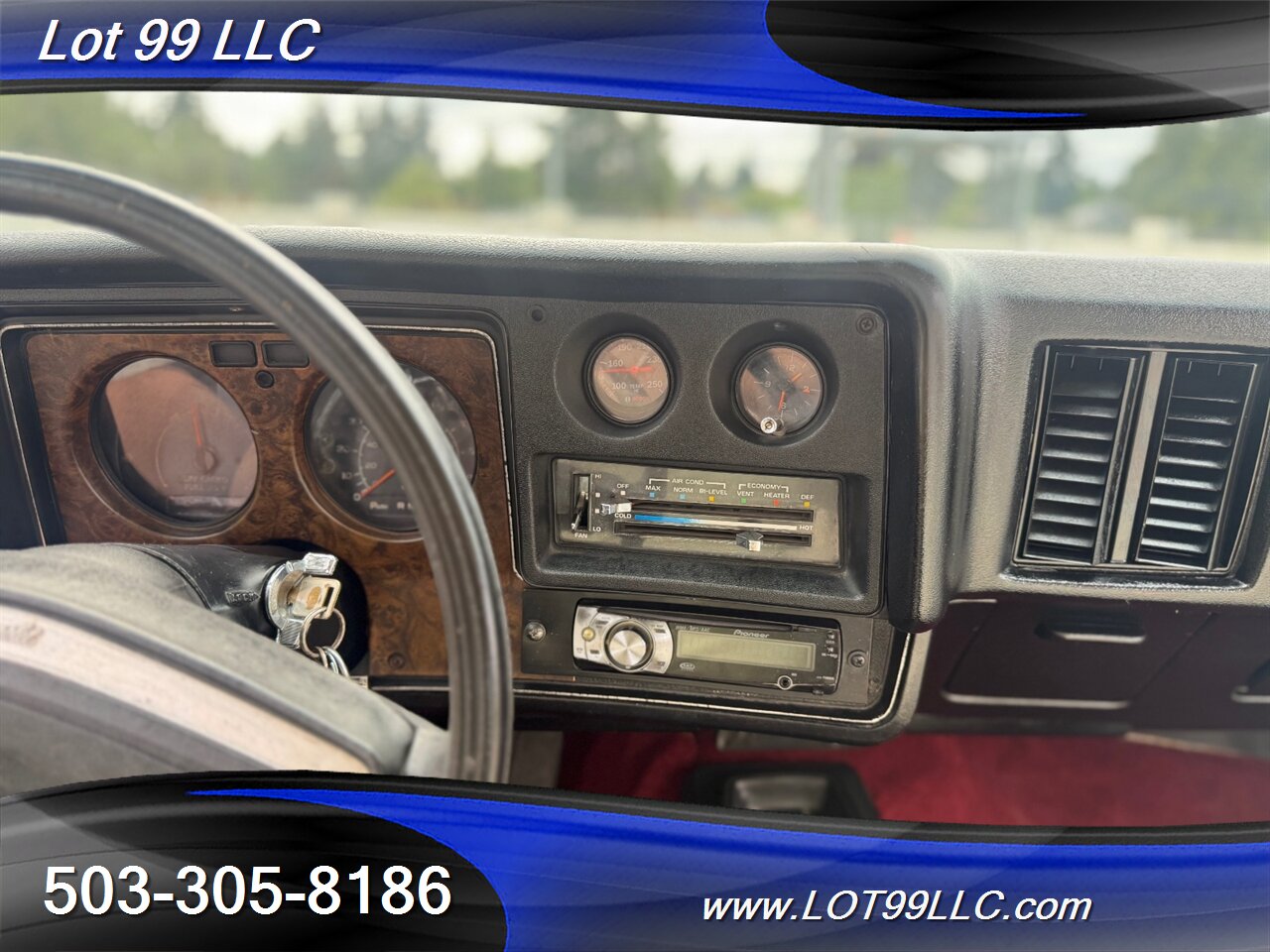 1976 Chevrolet Monte Carlo White Leather Bucket Seats   - Photo 13 - Milwaukie, OR 97267