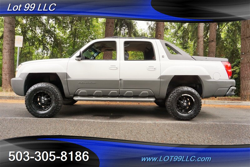 2002 Chevrolet Avalanche Base's photo