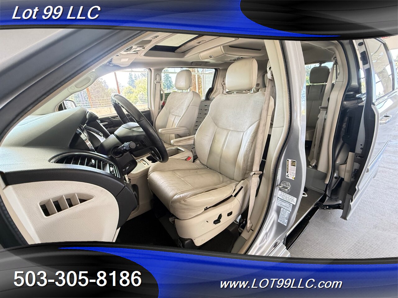 2013 Chrysler Town & Country Limited WHEELCHAIR VAN Kneeling Leather (2) DVD Screens Power Ramp Dual Power Sliding Doors - Photo 7 - Milwaukie, OR 97267