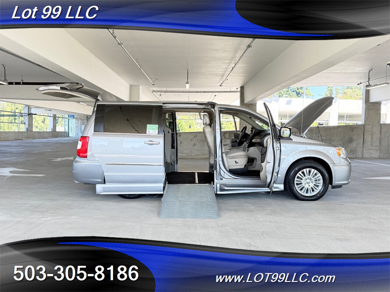 2013 Chrysler Town & Country Limited WHEELCHAIR VAN Kneeling Leather (2) DVD Screens Power Ramp Dual Power Sliding Doors - Photo 22 - Milwaukie, OR 97267