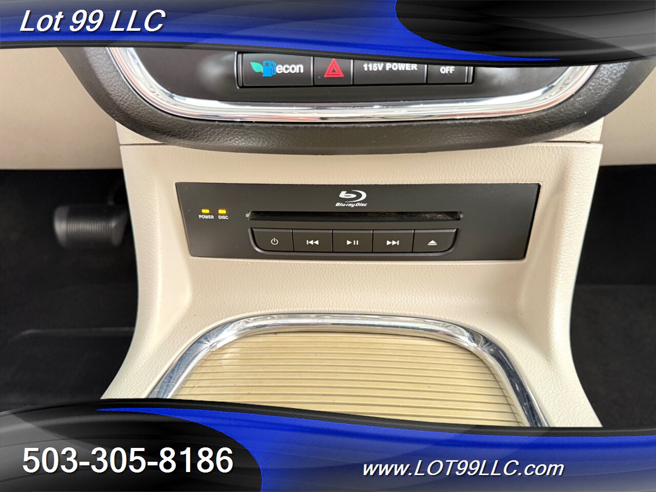 2013 Chrysler Town & Country Limited WHEELCHAIR VAN Kneeling Leather (2) DVD Screens Power Ramp Dual Power Sliding Doors - Photo 39 - Milwaukie, OR 97267