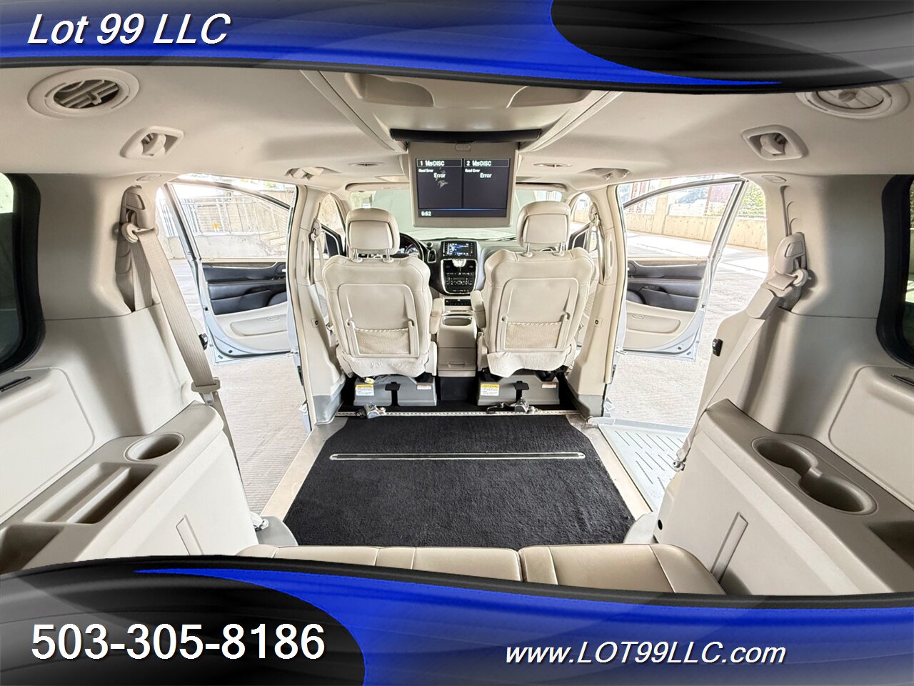 2013 Chrysler Town & Country Limited WHEELCHAIR VAN Kneeling Leather (2) DVD Screens Power Ramp Dual Power Sliding Doors - Photo 4 - Milwaukie, OR 97267