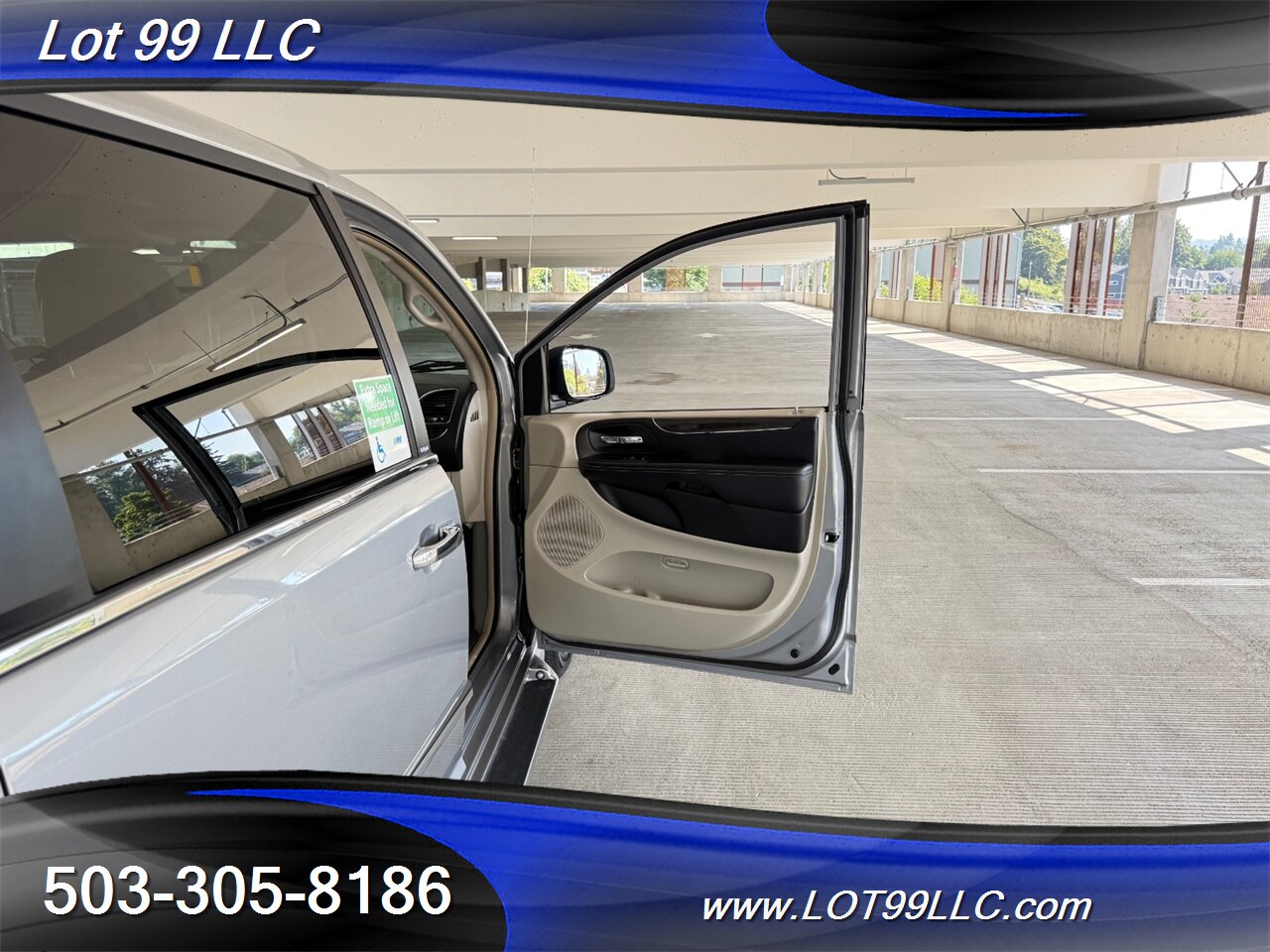 2013 Chrysler Town & Country Limited WHEELCHAIR VAN Kneeling Leather (2) DVD Screens Power Ramp Dual Power Sliding Doors - Photo 42 - Milwaukie, OR 97267