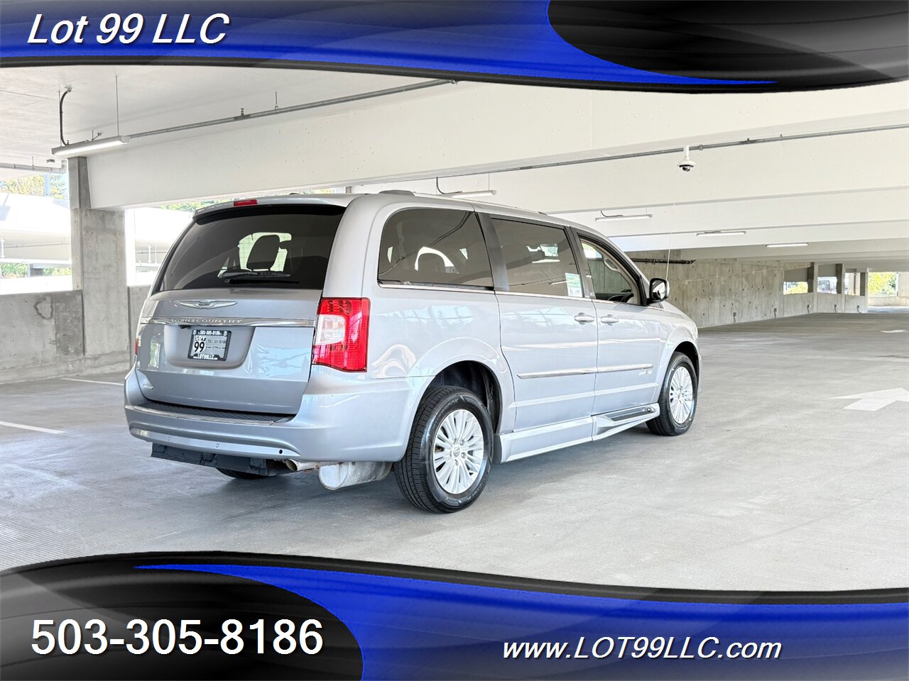 2013 Chrysler Town & Country Limited WHEELCHAIR VAN Kneeling Leather (2) DVD Screens Power Ramp Dual Power Sliding Doors - Photo 14 - Milwaukie, OR 97267