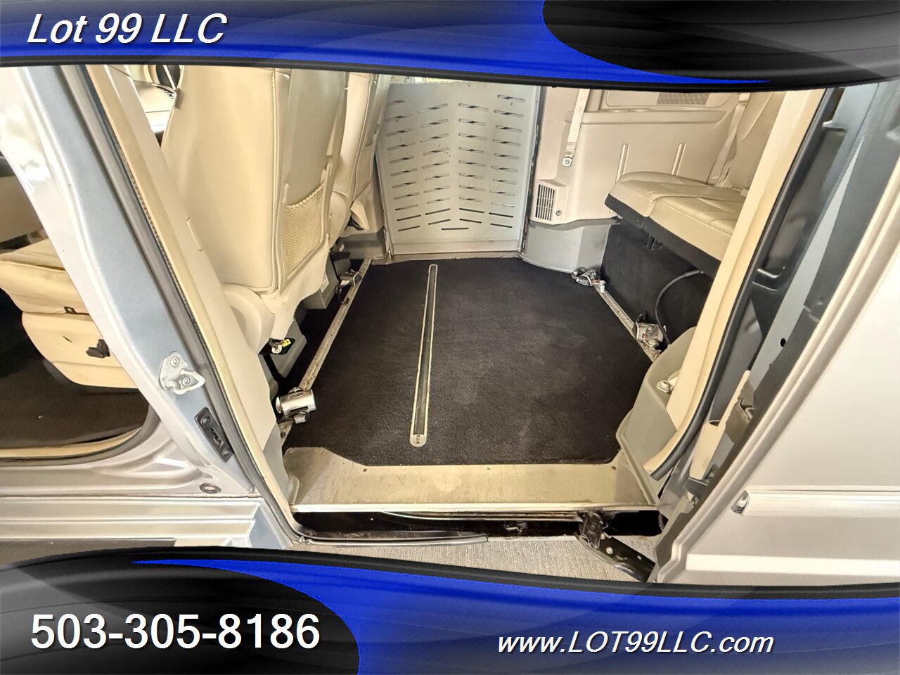 2013 Chrysler Town & Country Limited WHEELCHAIR VAN Kneeling Leather (2) DVD Screens Power Ramp Dual Power Sliding Doors - Photo 46 - Milwaukie, OR 97267