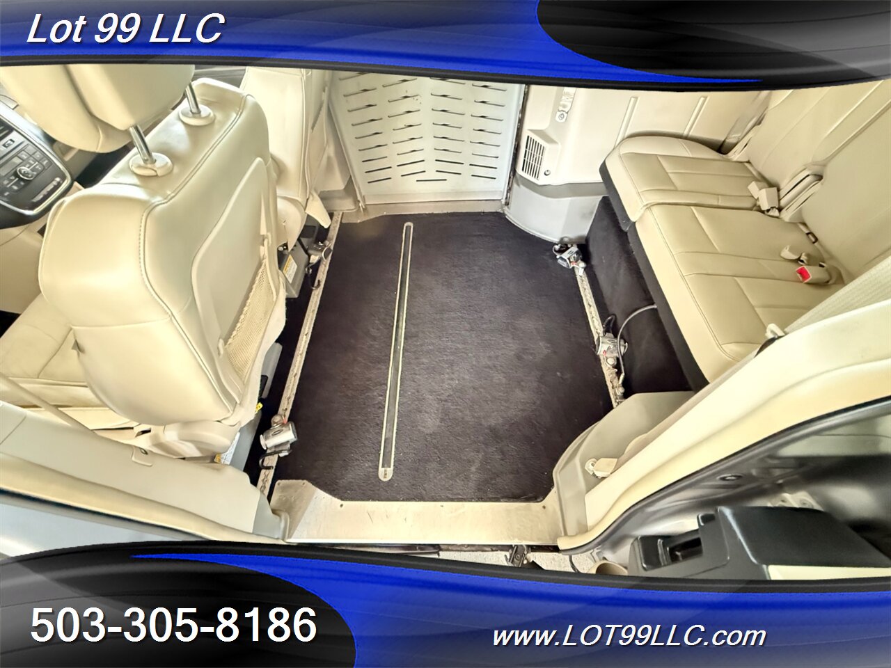 2013 Chrysler Town & Country Limited WHEELCHAIR VAN Kneeling Leather (2) DVD Screens Power Ramp Dual Power Sliding Doors - Photo 47 - Milwaukie, OR 97267