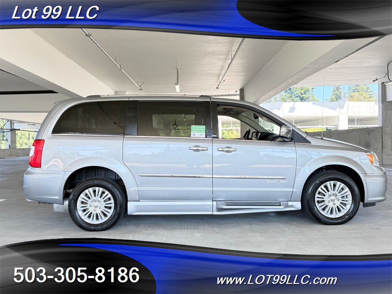 2013 Chrysler Town & Country Limited WHEELCHAIR VAN Kneeling Leather (2) DVD Screens Power Ramp Dual Power Sliding Doors - Photo 13 - Milwaukie, OR 97267