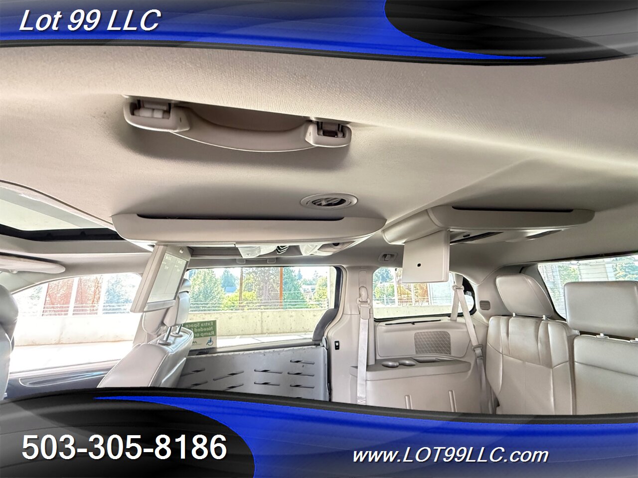 2013 Chrysler Town & Country Limited WHEELCHAIR VAN Kneeling Leather (2) DVD Screens Power Ramp Dual Power Sliding Doors - Photo 49 - Milwaukie, OR 97267