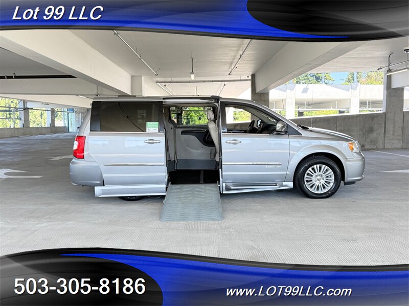2013 Chrysler Town & Country Limited WHEELCHAIR VAN Kneeling Leather (2) DVD  Screens Power Ramp Dual Power Sliding Doors